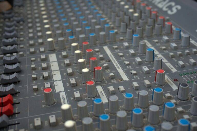 Tech Solutions for Reducing Carbon Footprint